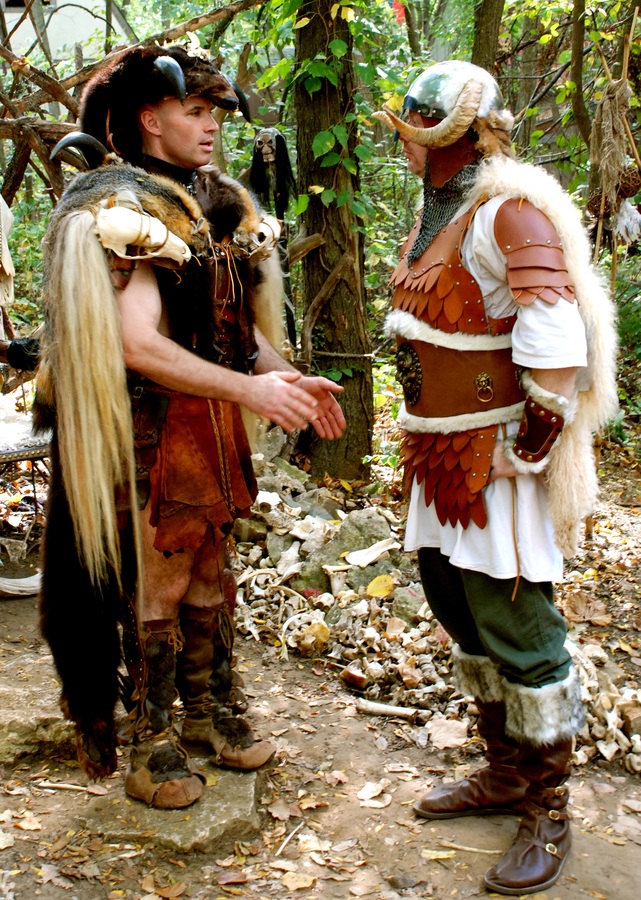 Diferente ropa medieval para hombres